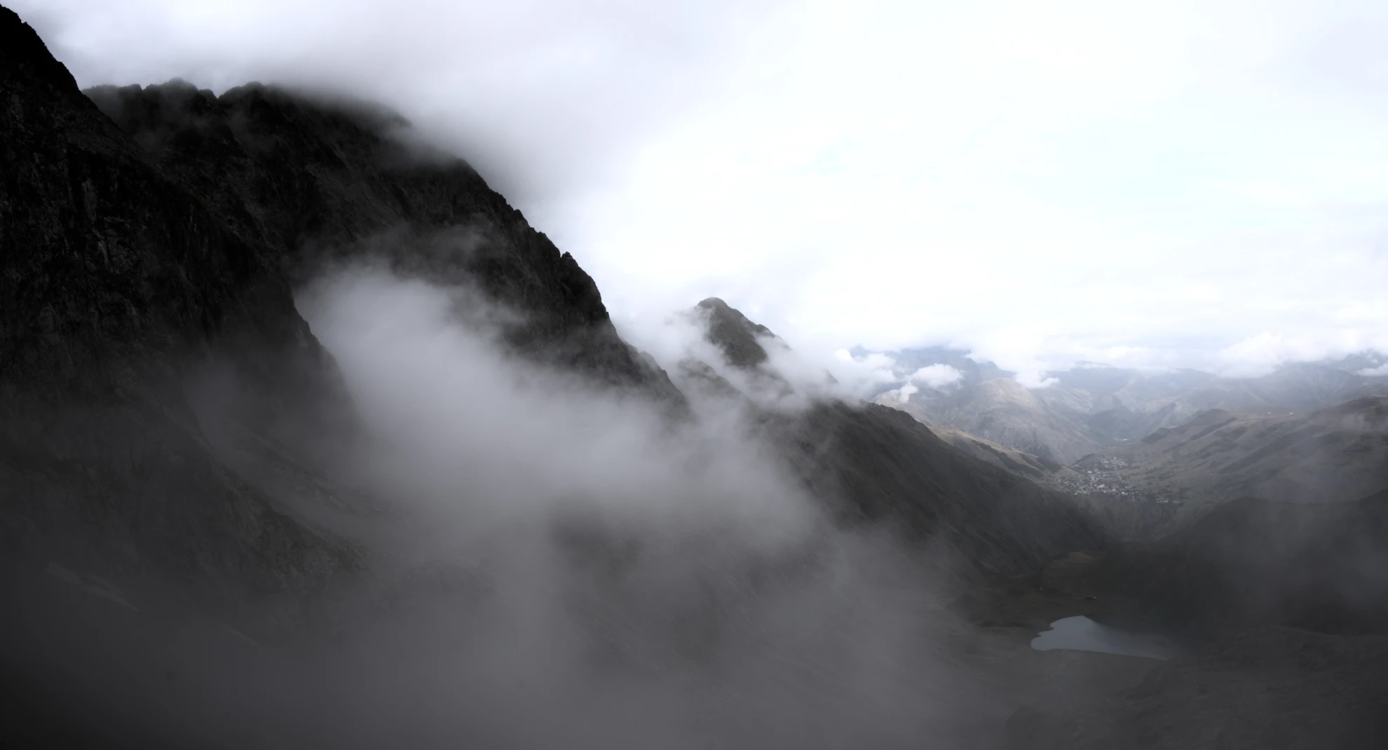 Lac de la Muzelle jäätiköisten huippujen dominoimana