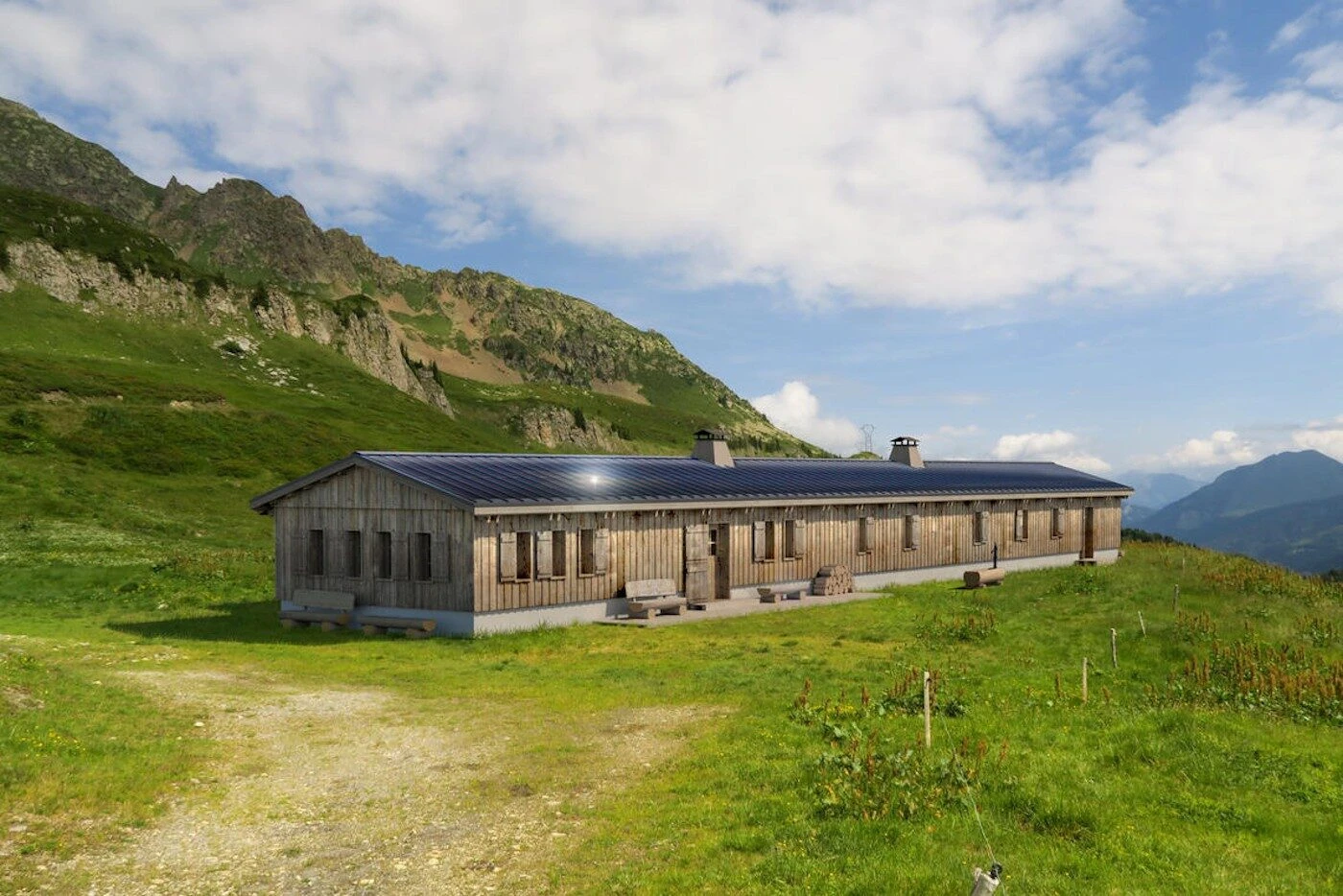 Refuge des Prés, alppilaidun Les Contaminesin yläpuolella