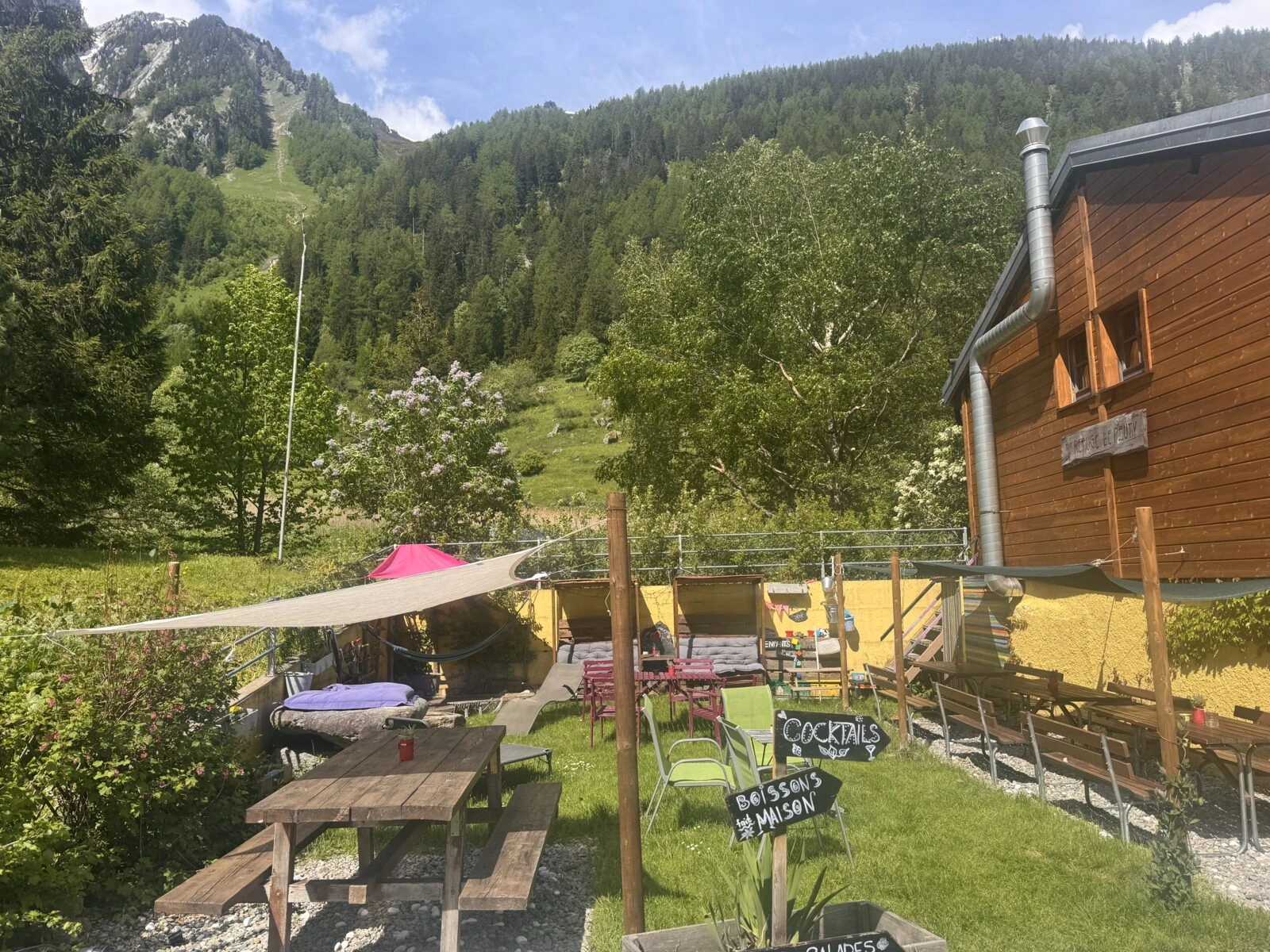 Refuge Le Peuty Peutyn kylässä, ennen Col de Balmea