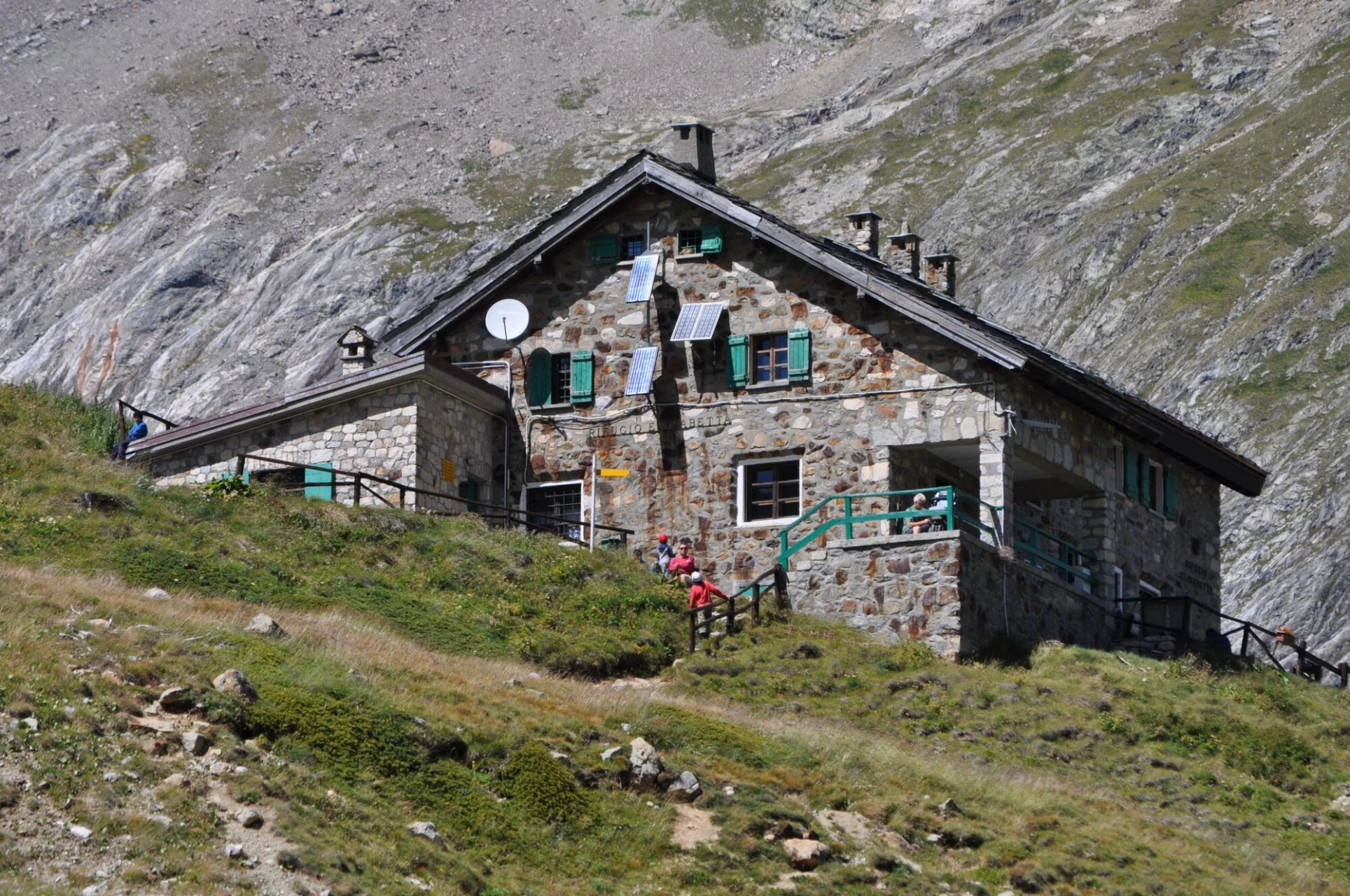 Rifugio Elisabetta Val Venyn perukoilla, Lée Blanche -jäätikön alla