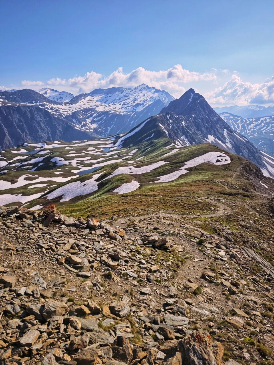 Harjanteen linja, kasvokkain Grandes Jorasses'n kanssa